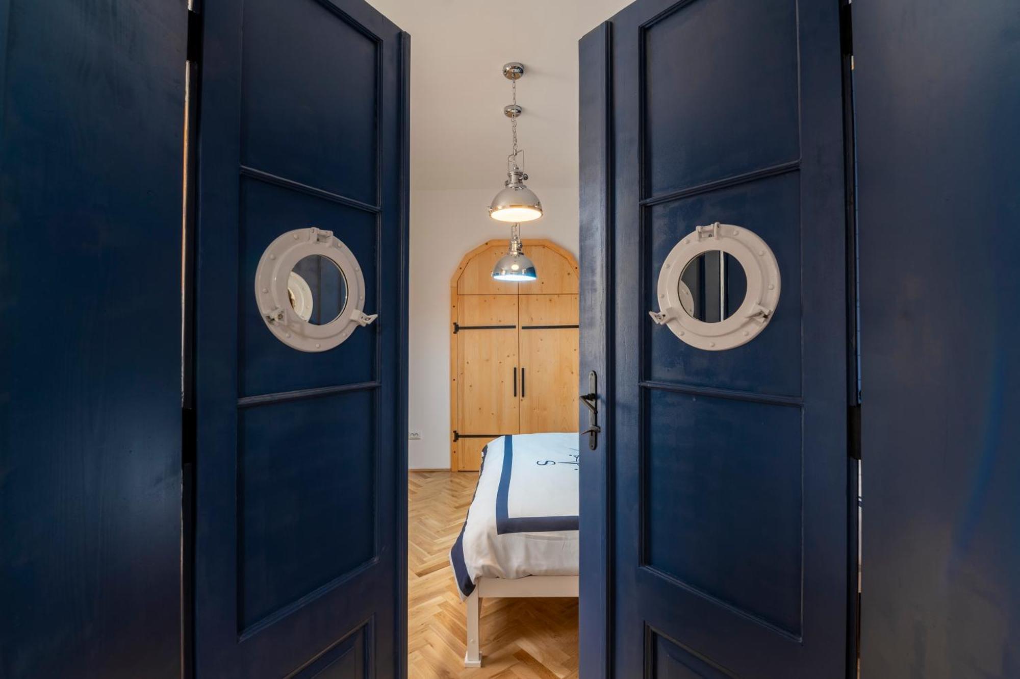 Luxurious Apartment In Old Town - Ultra Central Брашов Екстериор снимка