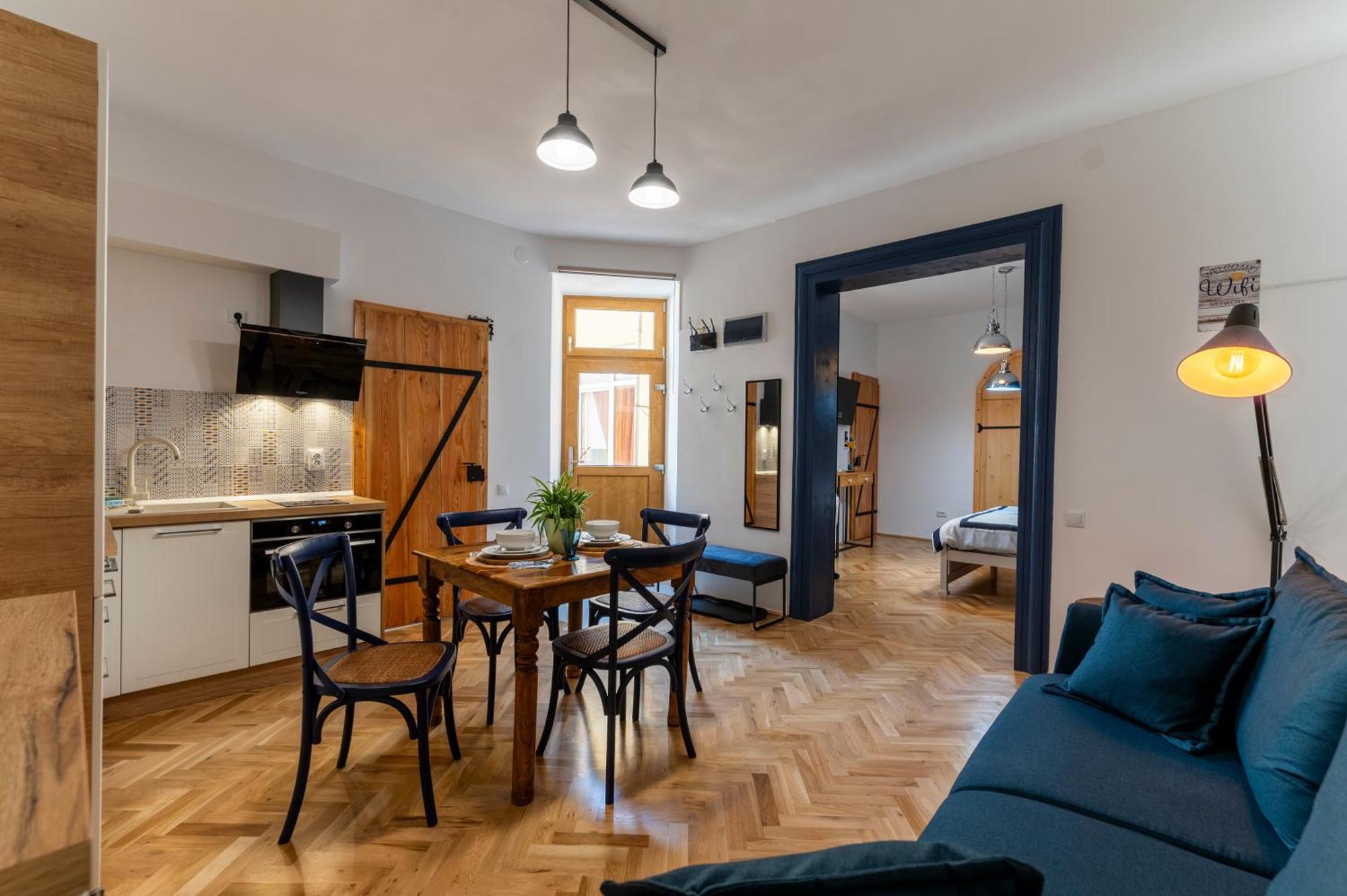 Luxurious Apartment In Old Town - Ultra Central Брашов Екстериор снимка